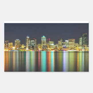 Seattle Skyline nachts mit Reflexion Rechteckiger Aufkleber