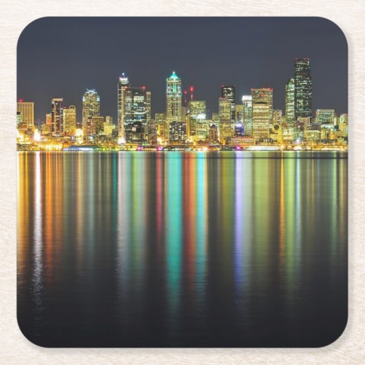 Seattle-Skyline nachts mit Reflexion Rechteckiger Pappuntersetzer (Vorderseite)