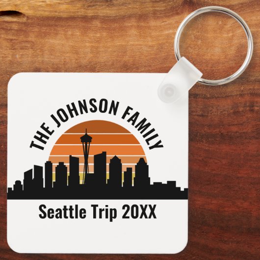 Seattle Skyline Sunset Custom Family Vacation Schlüsselanhänger (Rückseite)