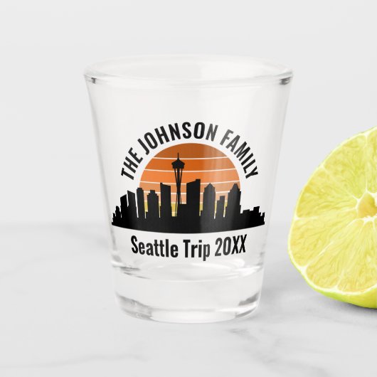 Seattle Skyline Sunset Custom Family Vacation Schnapsglas (Vorderseite)