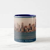 Seattle Skyline-Tasse Zweifarbige Tasse (Mittel)