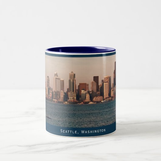 Seattle Skyline-Tasse Zweifarbige Tasse (Mittel)