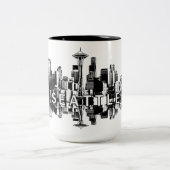 Seattle, Washington Skyline in schwarzer Tinte Zweifarbige Tasse (Mittel)