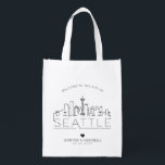 Seattle Wedding | Stilisierte Skyline Wiederverwendbare Einkaufstasche<br><div class="desc">Eine einzigartige Hochzeitstasche für eine Hochzeit in der schönen Stadt Seattle. Diese Tasche zeigt die einzigartige Skyline der Stadt mit ihrem Namen darunter. Anschließend erhalten Sie Informationen zu Ihrem Hochzeitstag in einem passenden,  offenen Stil.</div>