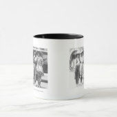 Sechs Cowgirls an den Cheyenne-Grenztagen Tasse (Zentrum)