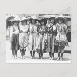 Sechs Cowgirls bei den Cheyenne Frontier Days. Postkarte