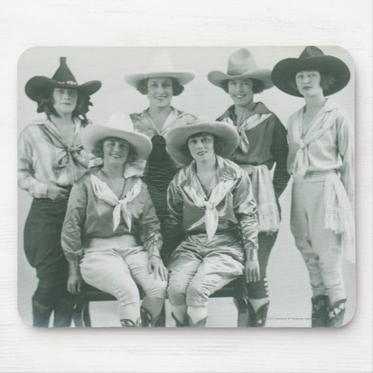 Sechs Cowgirls in den Hüten und in den Schärpen Mousepad (Vorne)