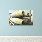 Sechs GBU-12-Bomben sitzen im Rack Leinwanddruck (Insitu (Holzboden))