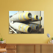 Sechs GBU-12-Bomben sitzen im Rack Leinwanddruck (Insitu (Wohnzimmer))