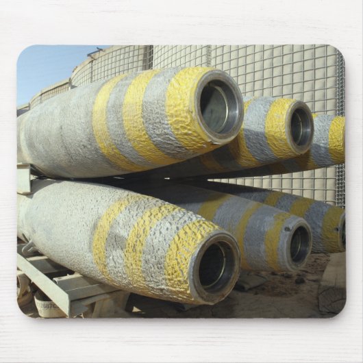 Sechs GBU-12-Bomben sitzen im Rack Mousepad (Vorne)