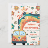 Sechs ist ein Vibe Groovy Retro Floral 6. Geburtst Einladung (Vorderseite)