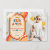 Sechs ist ein Vibe Groovy Retro Rainbow 6. Geburts Einladung (Vorderseite)