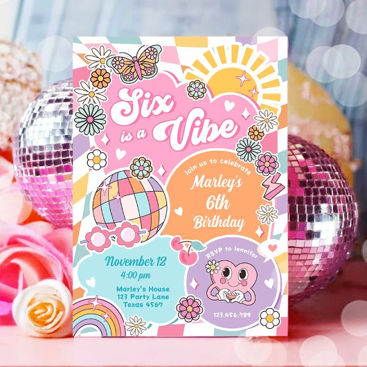 Sechs ist ein Vibe Retro Groovy Preppy Varsity Bir Einladung