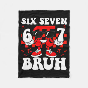 Sechs sieben 67 bruh Meme Tag Mathe Kinder Jungen  Fleecedecke