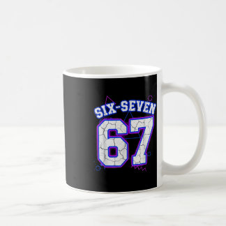Sechs-sieben 67 Retro-Varsity-Sporttrikot-Team 67. Kaffeetasse