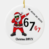 Sechs Sieben 6 7 67 Meme Weihnachtsmann Synchronis Keramik Ornament (Hinten)