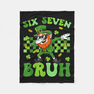 Sechs sieben bruh 67 St. Patricks Tag Jungen Kinde Fleecedecke
