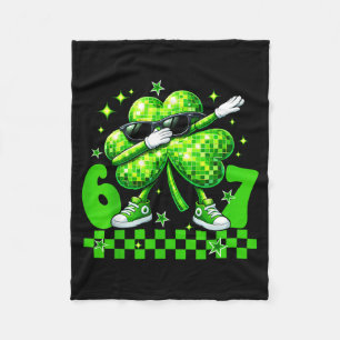Sechs sieben Disco Shamrock St. Patricks Day 67 Me Fleecedecke