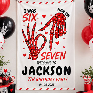 Sechs Sieben Geburtstag Skelett Hände Party Banner
