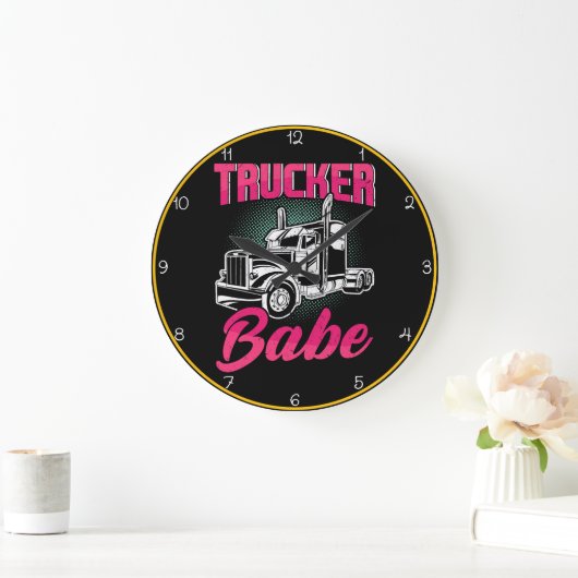 Sechs-Wort-Titel: Trucker Babe Pink Gold Stärke Große Wanduhr (Zuhause)