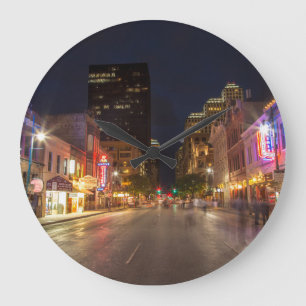 Sechste Straße bei Dusk im Stadtzentrum von Austi Große Wanduhr