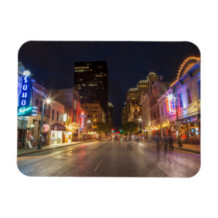 Sechste Straße bei Dusk im Stadtzentrum von Austi Magnet