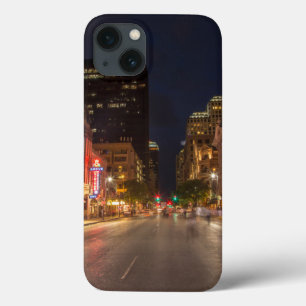 Sechste Straße bei Dusk im Stadtzentrum von Austin iPhone 13 Hülle