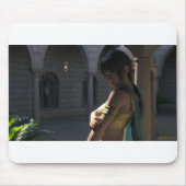 Seductive Kim Sue schaut über ihre Schulter Mousepad (Vorne)