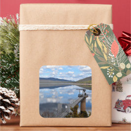 See Bellfield Wolken auf Stillwasser Quadratischer Aufkleber