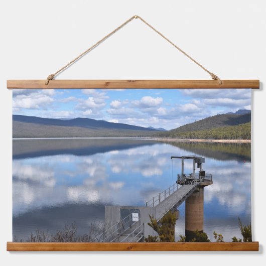 See Bellfield Wolken auf Stillwasser Wandteppich Mit Holzrahmen (Vorne)