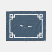 See-Blau und Weiß Griechischer Schlüssel Monogramm Fleecedecke (Vorderseite (Horizontal))