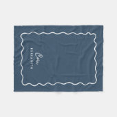 See Blaue Wellenrand Monogramm Fleecedecke (Vorderseite (Horizontal))