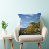 See blutete mit Bäumen in den Herbstfarben in Kissen (Stuhl )