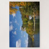 See blutete mit Bäumen in den Herbstfarben in Puzzle (Vertikal)