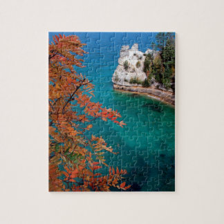 See dargestellte Felsen stützen überlegenes Puzzle