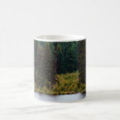 SEE MIT BÄUMEN AUF SEITEN KAFFEETASSE (Mittel)