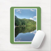 See mit Himmel und Bäume, reflektiert in Wasser Fo Mousepad (Mit Mouse)