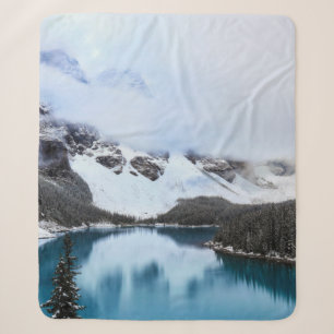 SEE NAHE SCHNEE ÜBERDECKTER BERG WÄHREND DES TAG SHERPADECKE