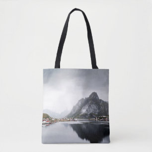 SEE UMGEBEN VON HAUSE UND BERGEN TASCHE