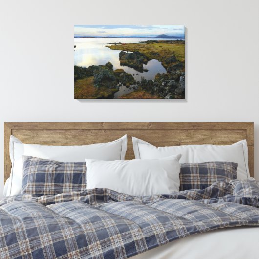 Seeblick auf Myvatn Canvas Print Leinwanddruck (Insitu (Schlafzimmer))