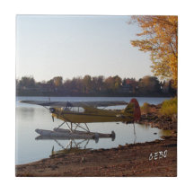 Seeflugzeug durch den See