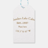 Seehaus wird gemietet. Datum Jahr benutzerdefinier Geschenkanhänger (Rückseite)