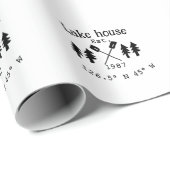 Seehaus wird gemietet. Datum Jahr benutzerdefinier Geschenkpapier (Rolleneckpunkt)