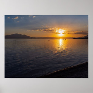 Seekapala & Berge am Horizont bei Sonnenuntergang Poster