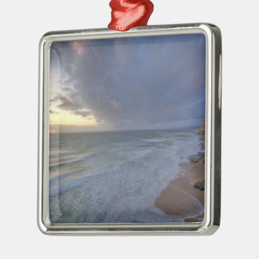 Seeklippen fangen letzte Beleuchtung bei Pomponi Silbernes Ornament (Links)