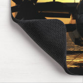 Seeleute arbeiten an einem E-2C Hawkeye-Flugzeug Mousepad (Ecke)