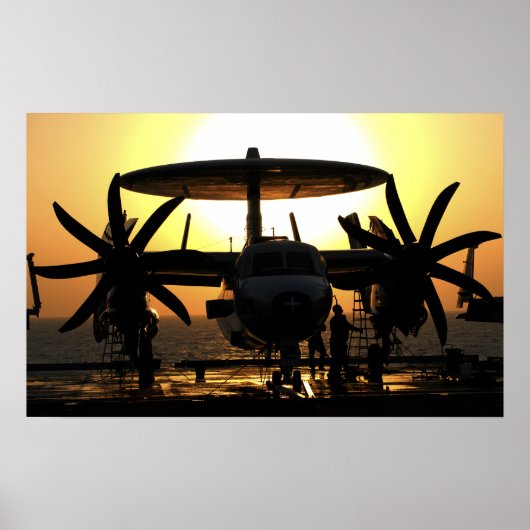 Seeleute arbeiten an einem E-2C Hawkeye-Flugzeug Poster (Vorne)