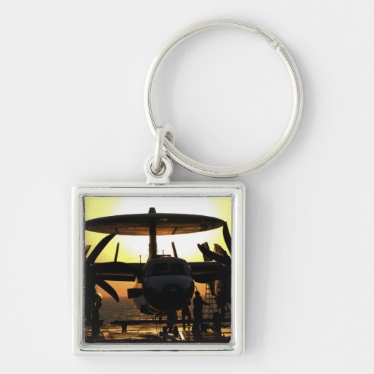 Seeleute arbeiten an einem E-2C Hawkeye-Flugzeug Schlüsselanhänger (Vorne)