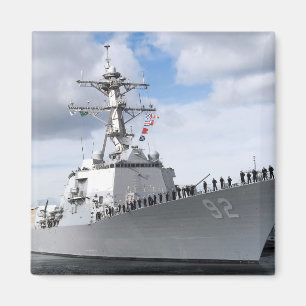 Seeleute bemannen die Schienen Magnet