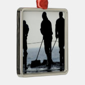 Seeleute fegen die Hangarbucht aus Silbernes Ornament (Rechts)